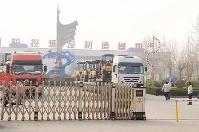 恒特挖掘機再發(fā)15臺微型挖掘機交付客戶